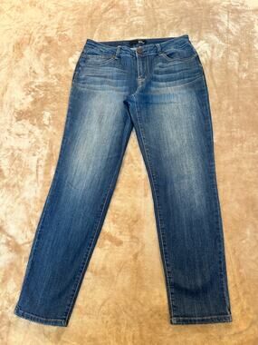 1822 Denim Women's Size 6 Straight Leg Stretch Jeans Medium Wash